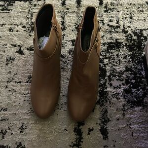 Easy spirits heeled boot